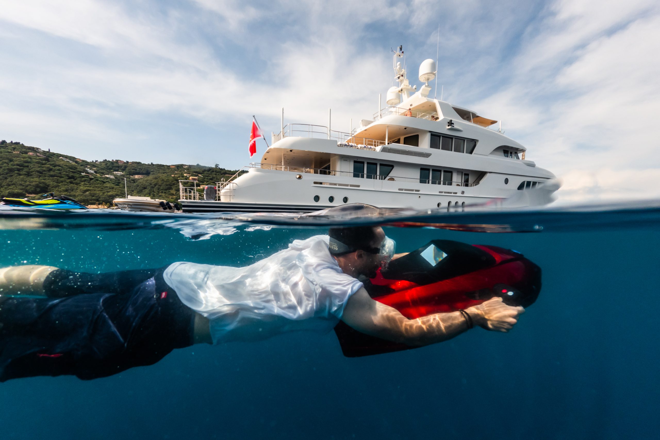 Yacht exterior image