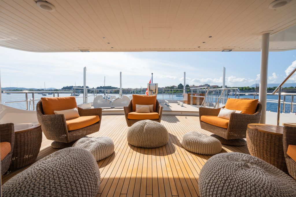 Yacht exterior image