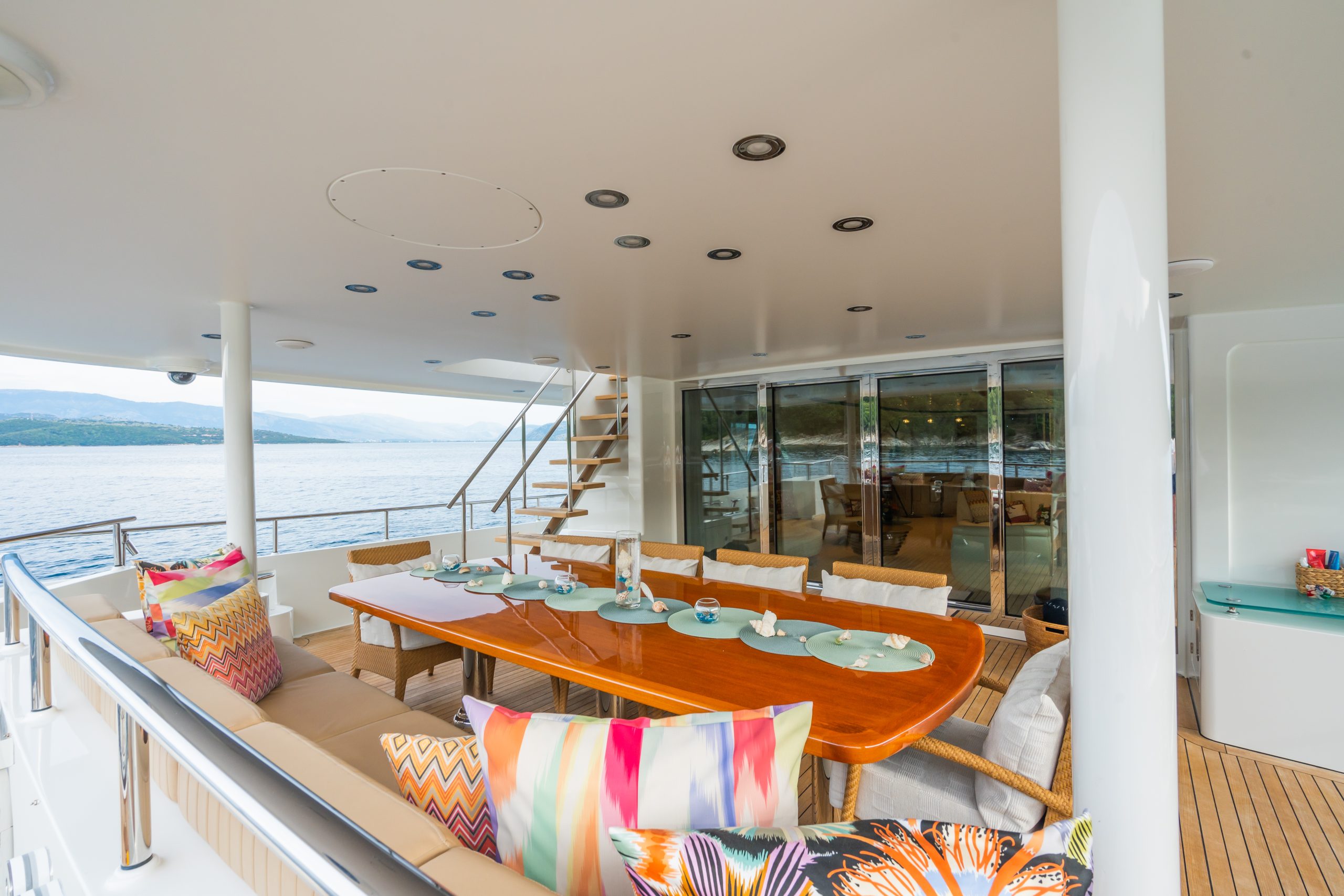 Yacht exterior image