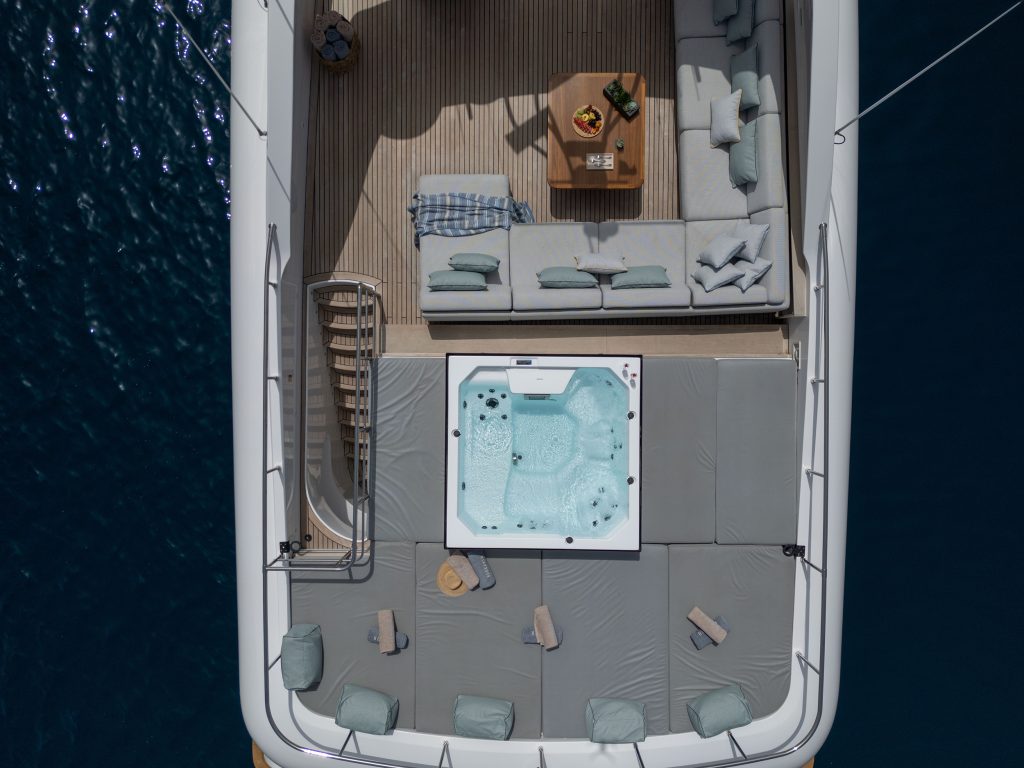 Yacht exterior image