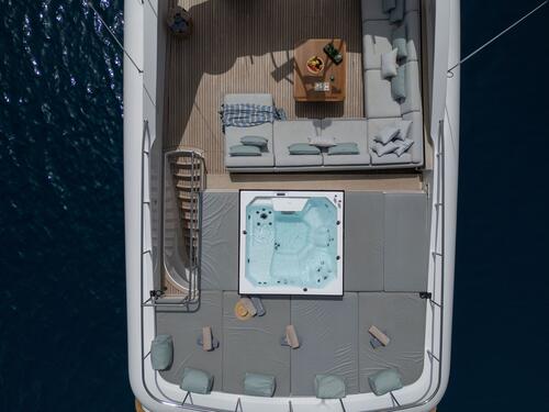 Yacht exterior image