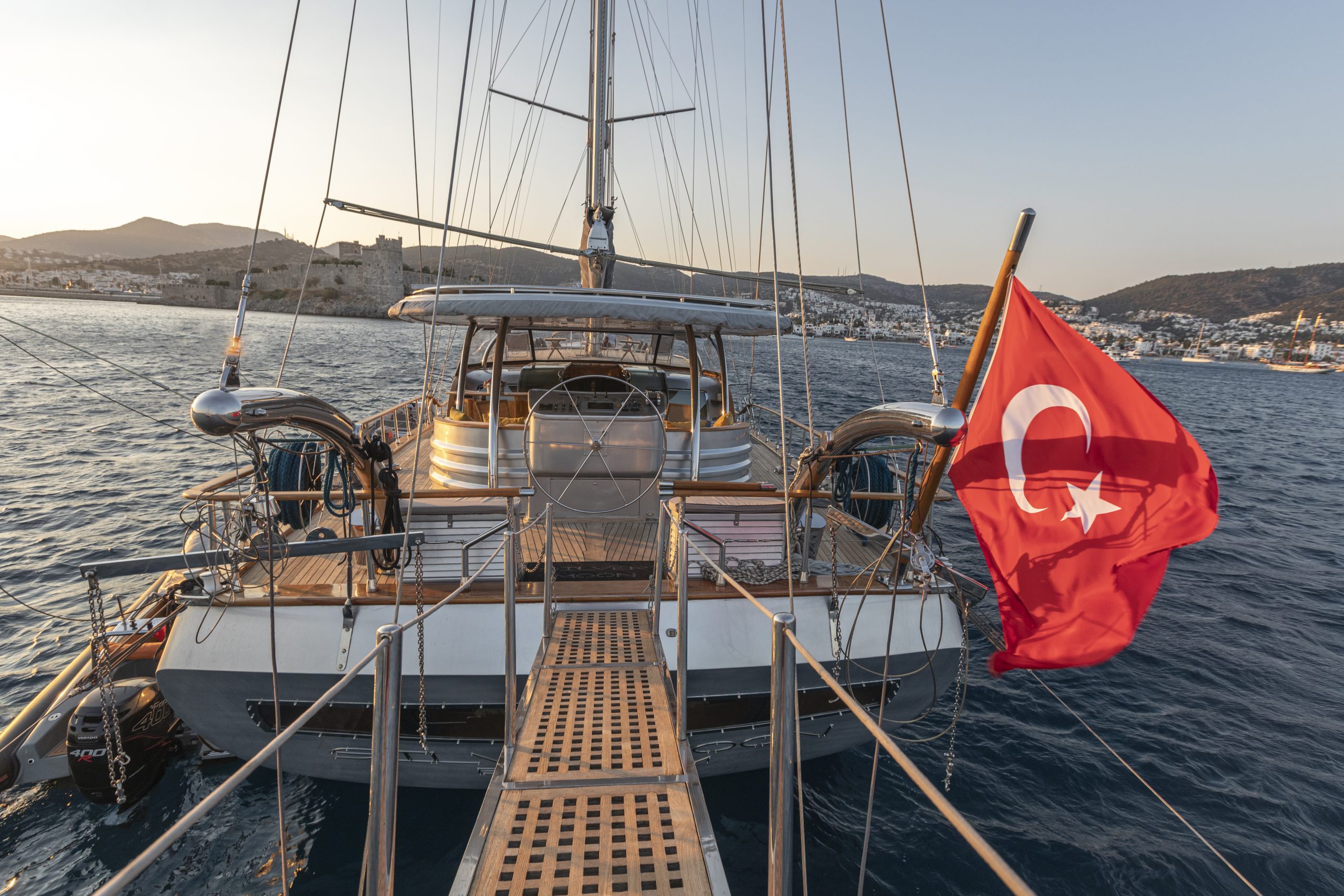 Yacht exterior image