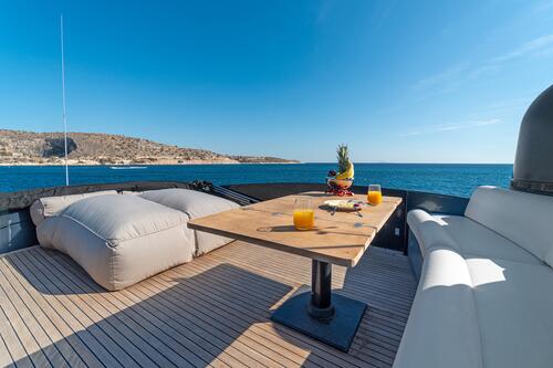 Yacht exterior image