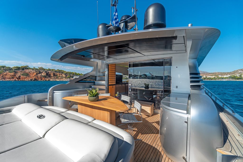 Yacht exterior image