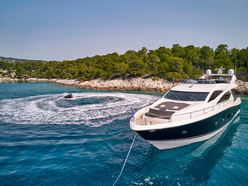 Yacht exterior image