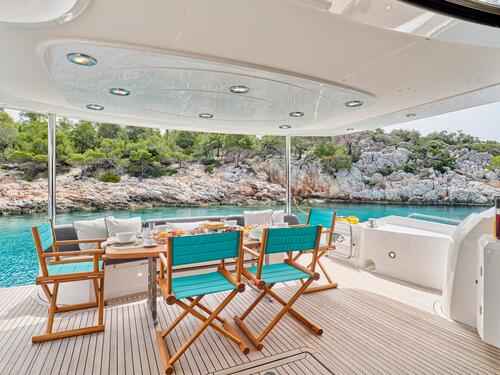 Yacht exterior image