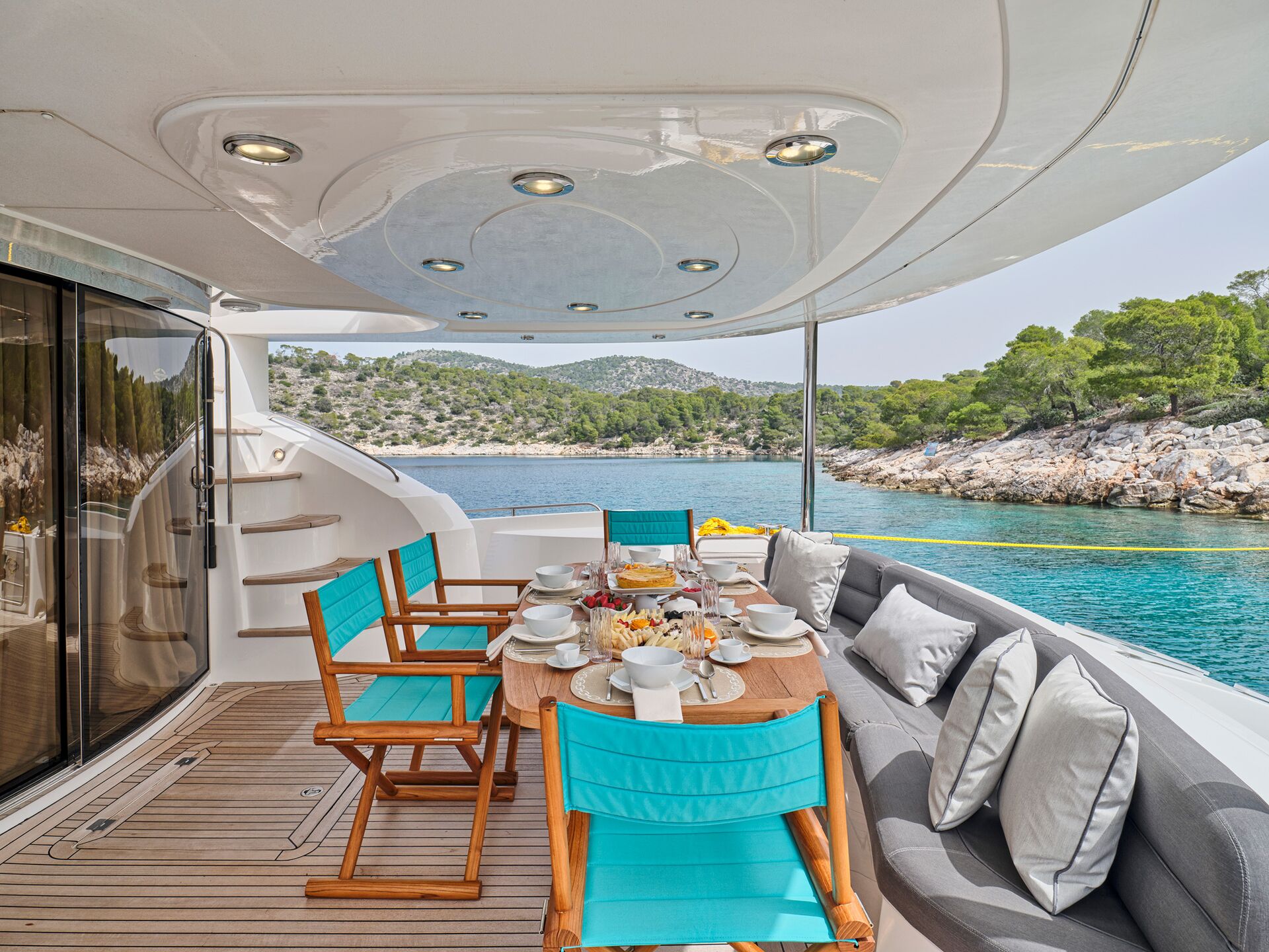 Yacht exterior image