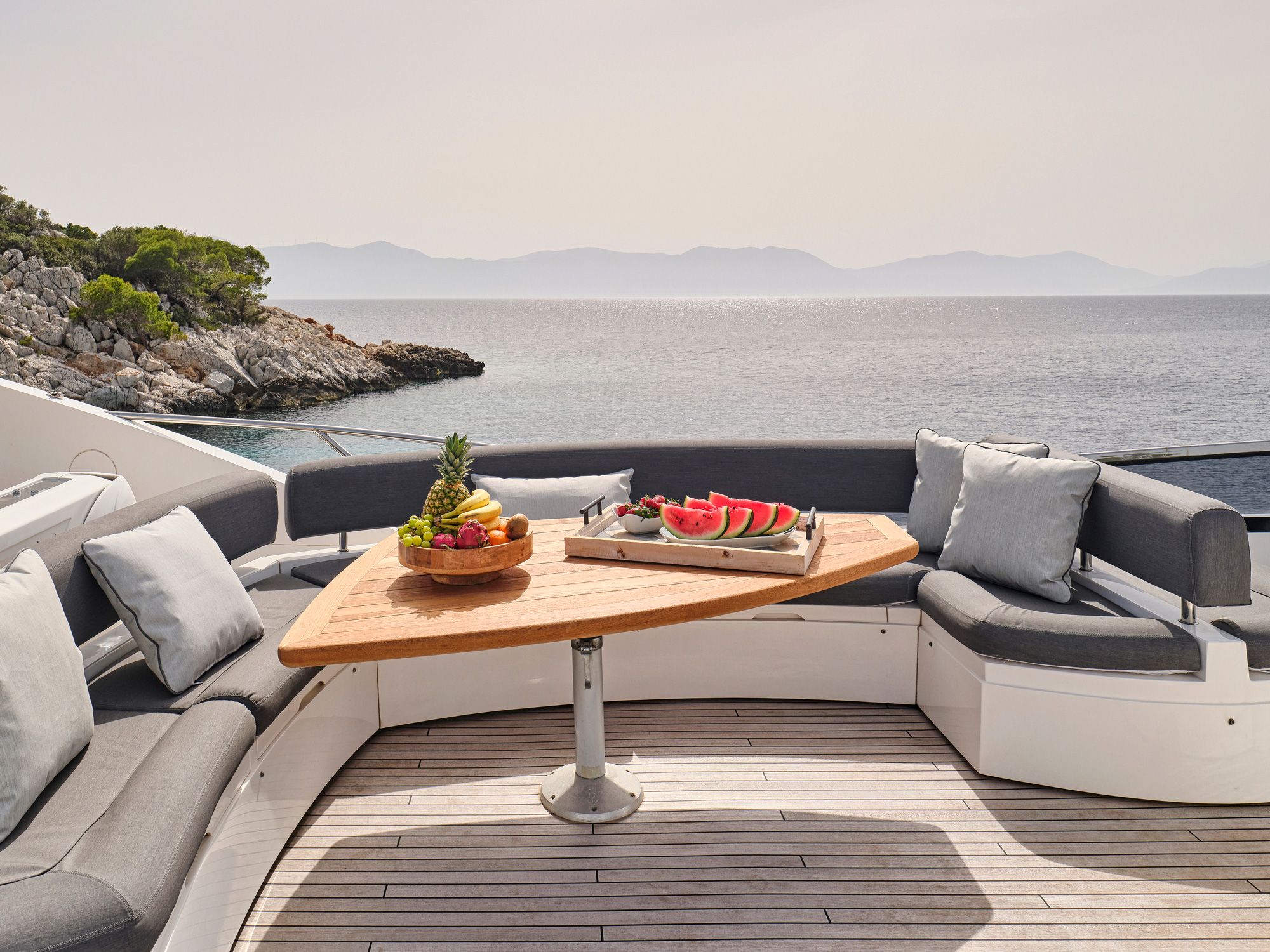 Yacht exterior image