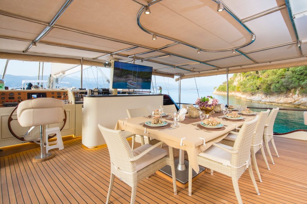 Yacht exterior image