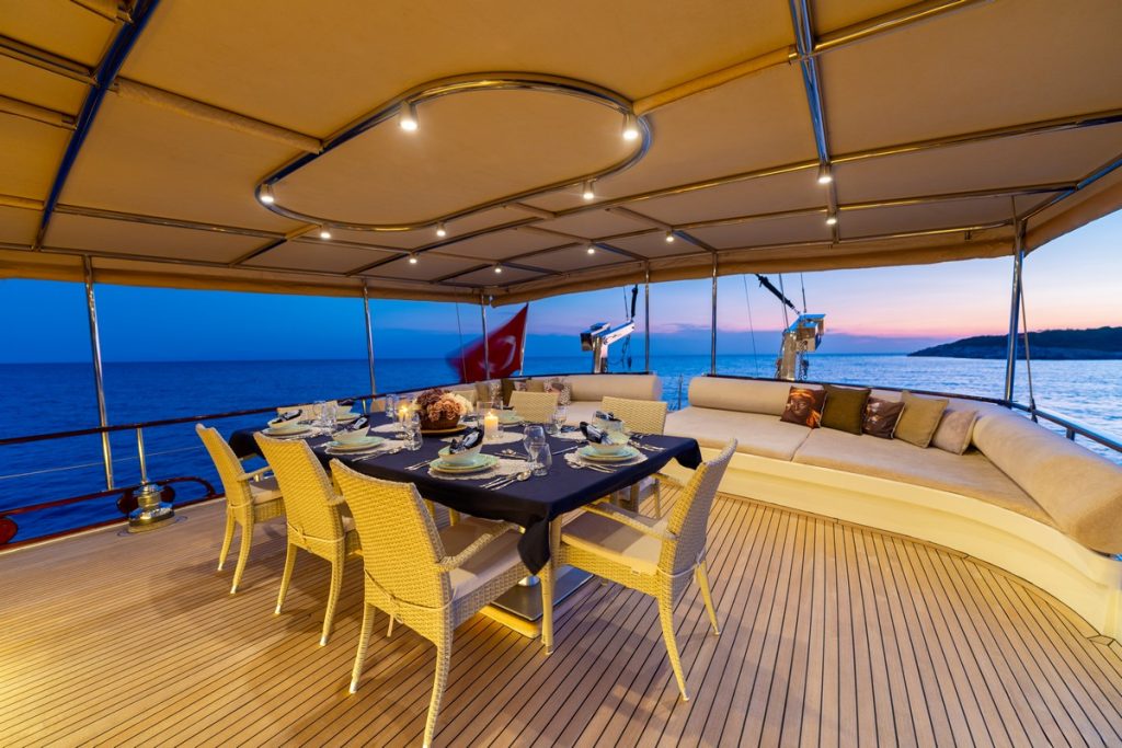 Yacht exterior image