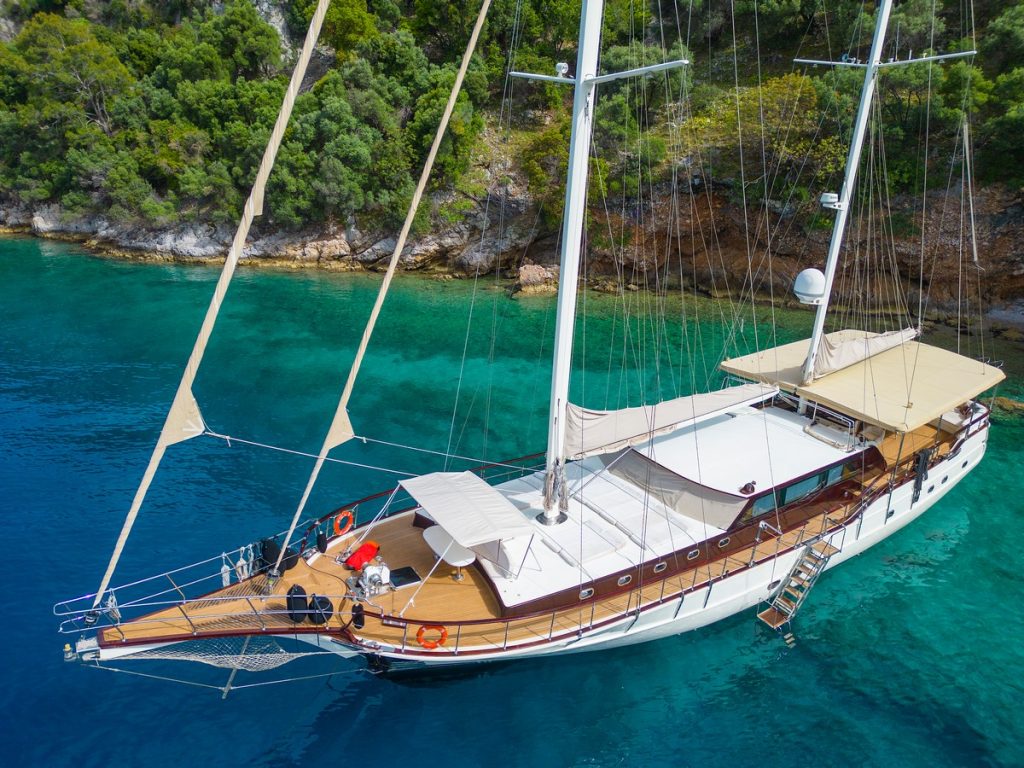 Yacht exterior image