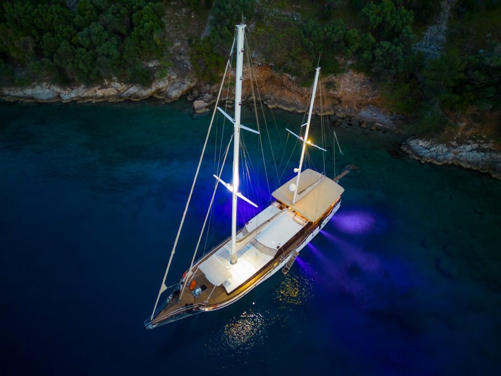 Yacht exterior image