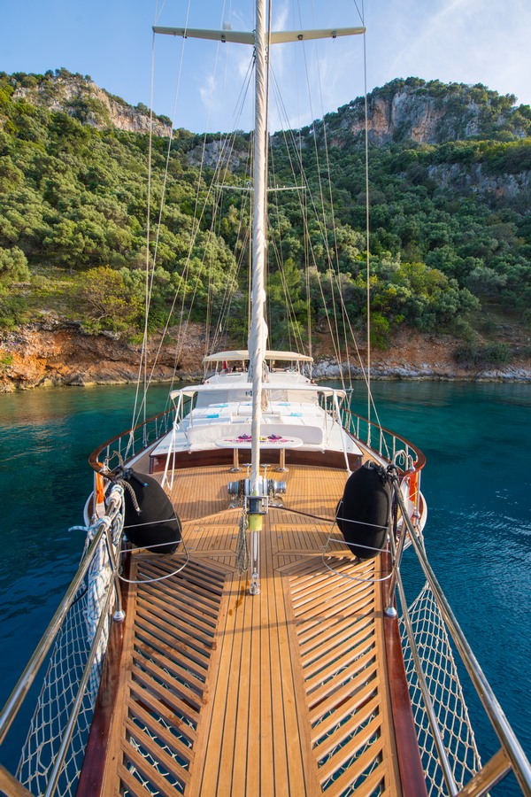 Yacht exterior image