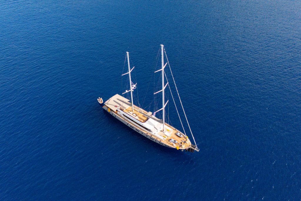 Yacht exterior image