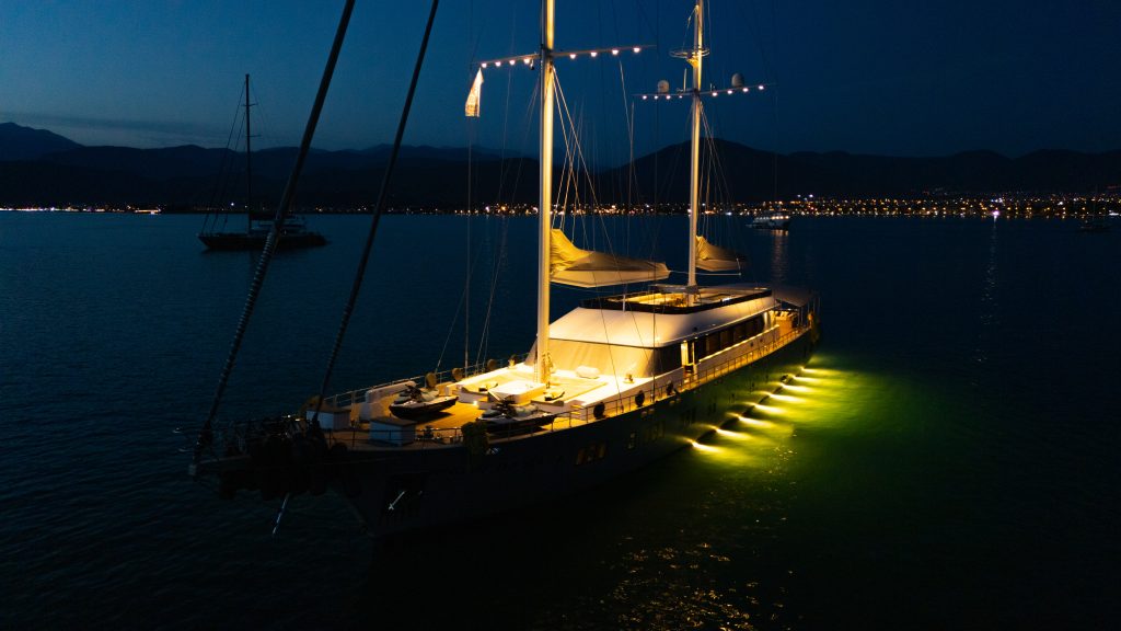 Yacht exterior image