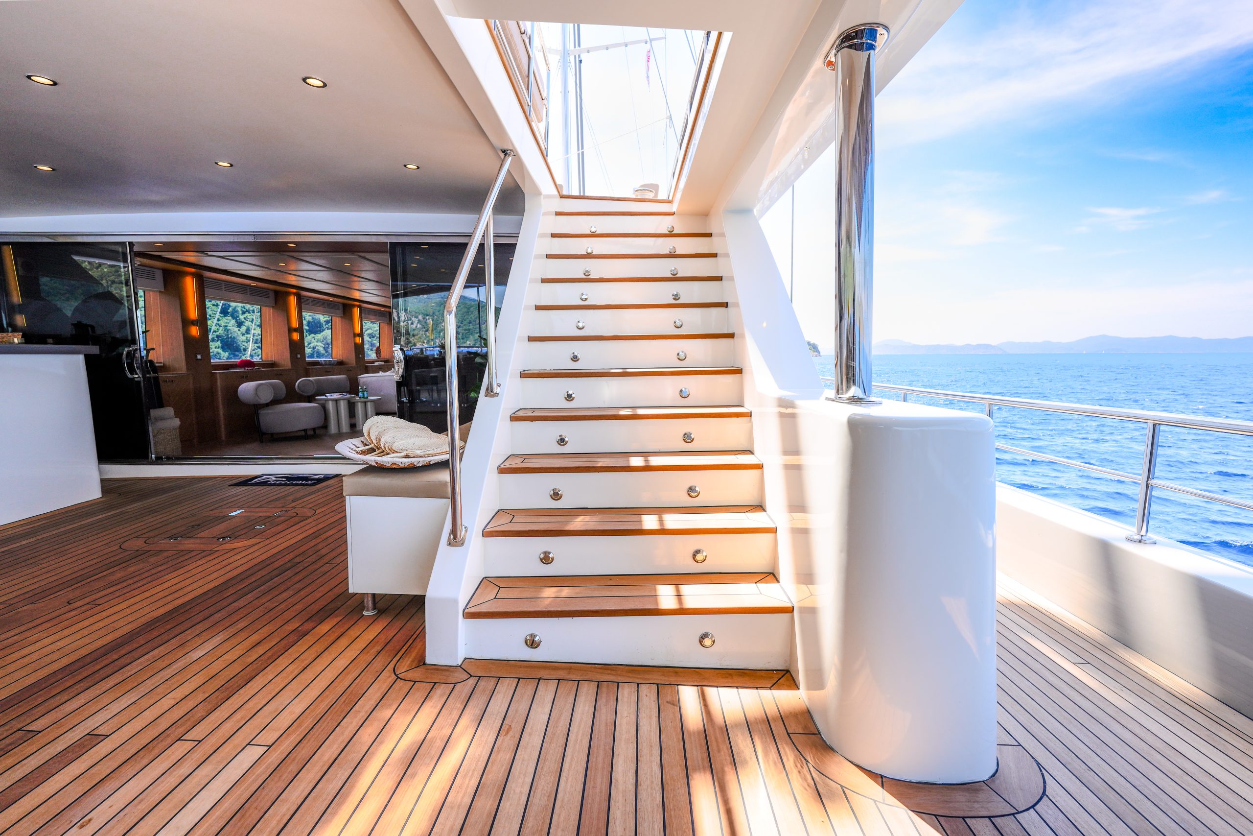 Yacht exterior image