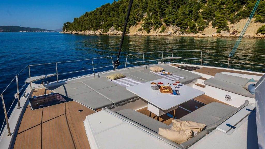 Yacht exterior image