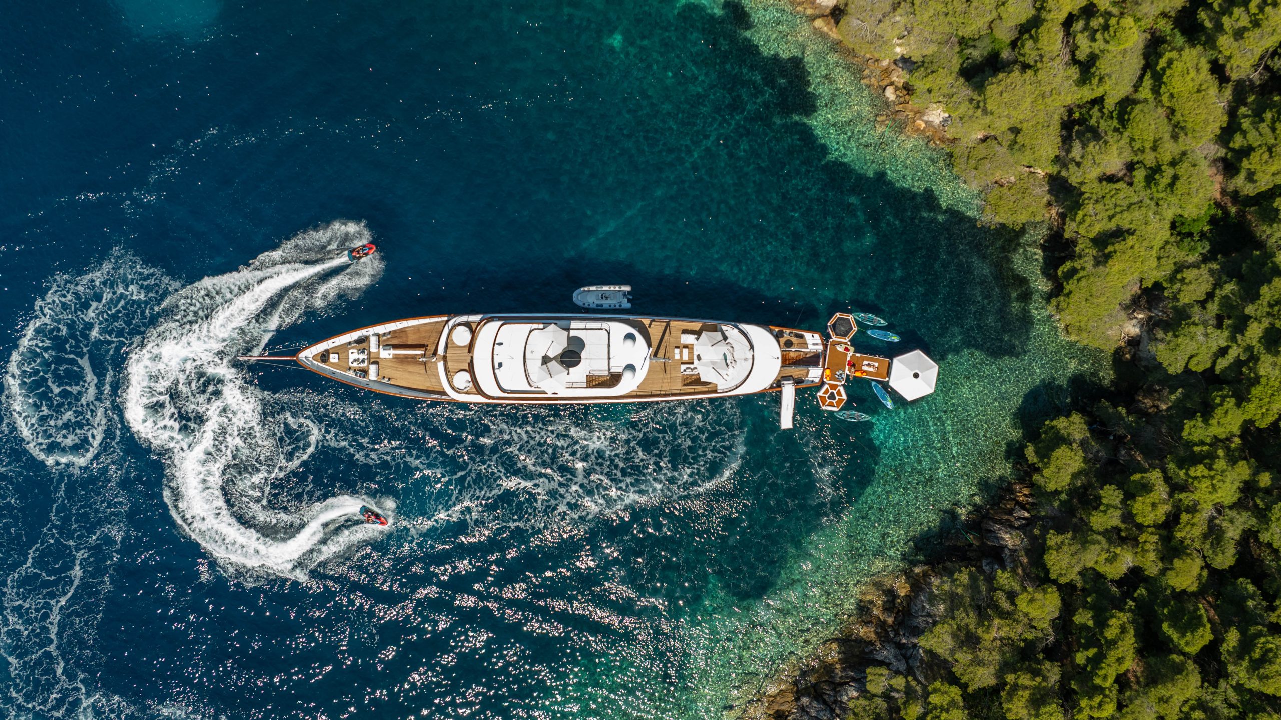 Yacht exterior image