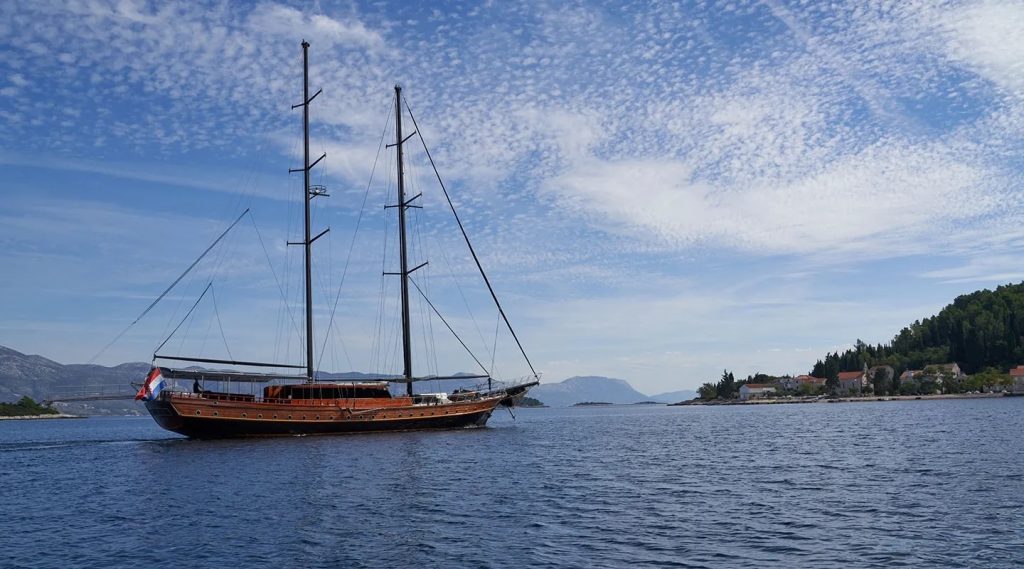 Yacht exterior image