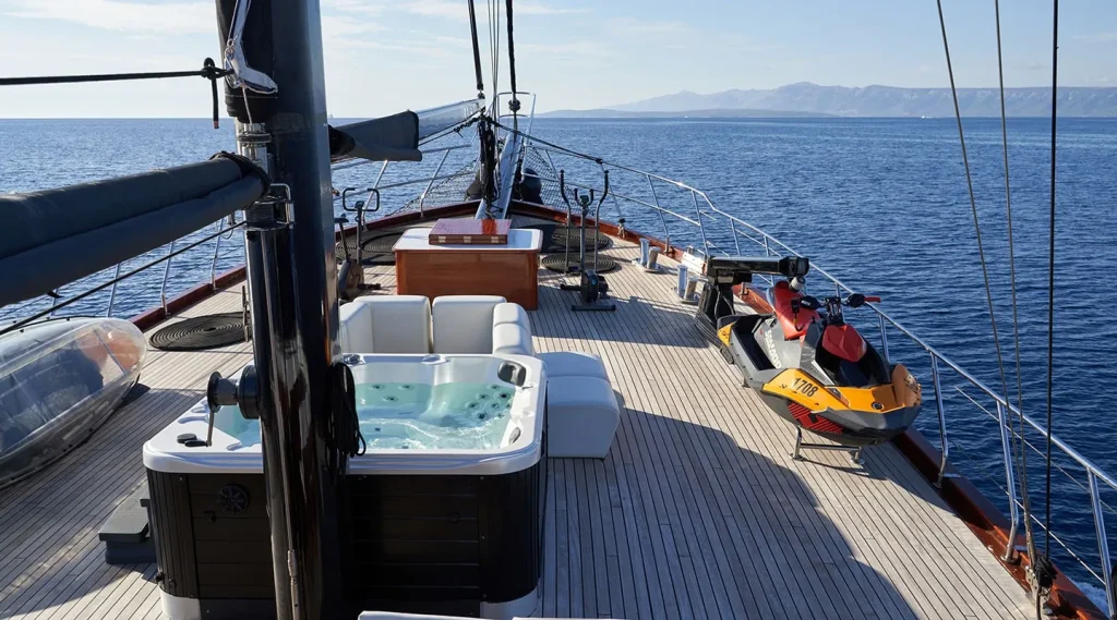 Yacht exterior image