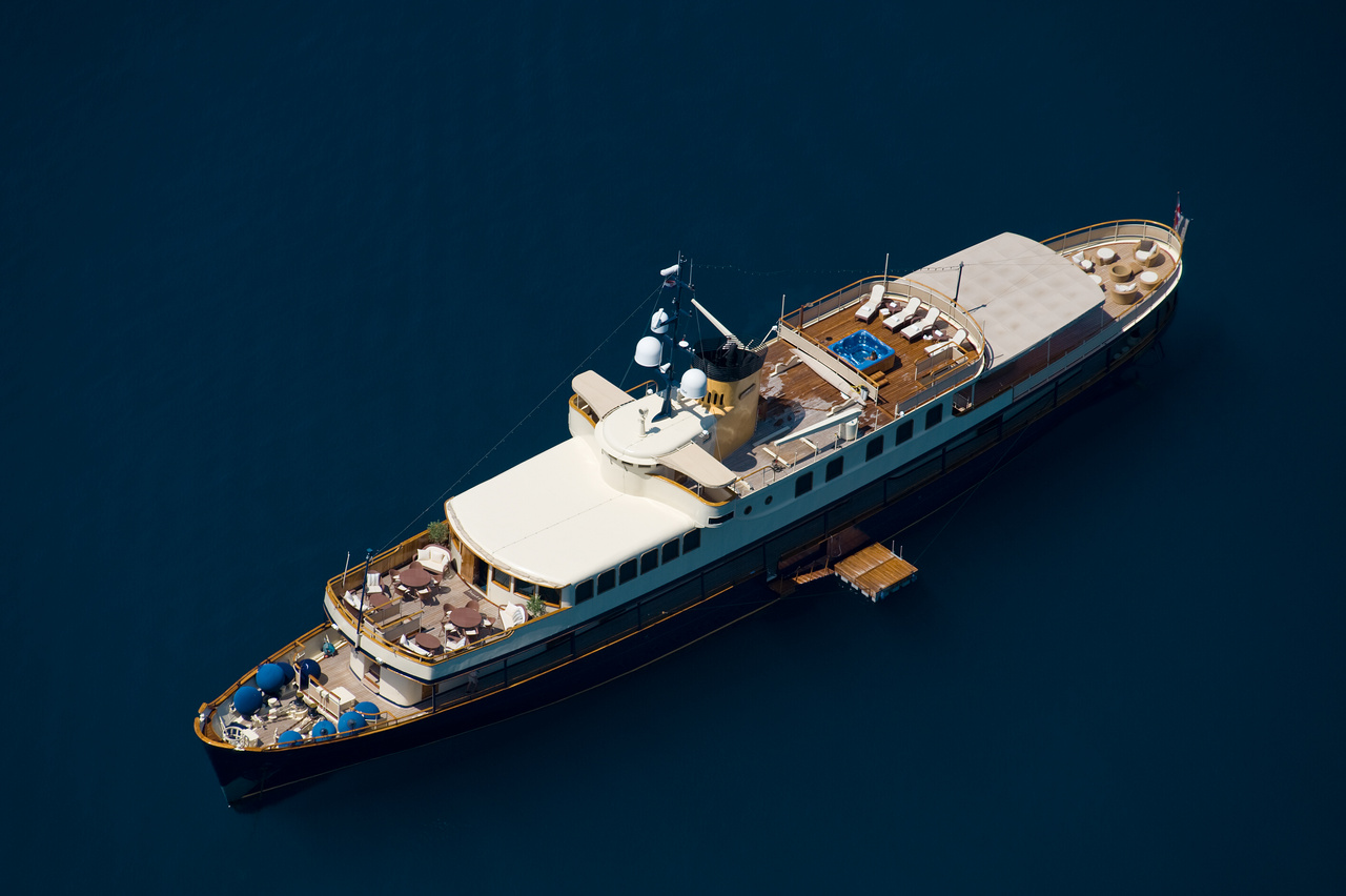 Yacht exterior image