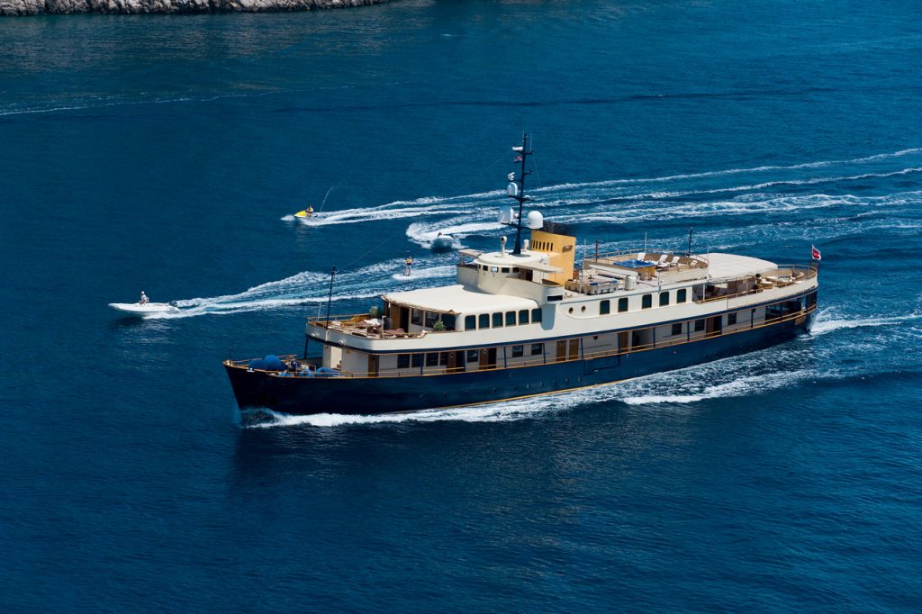 Yacht exterior image