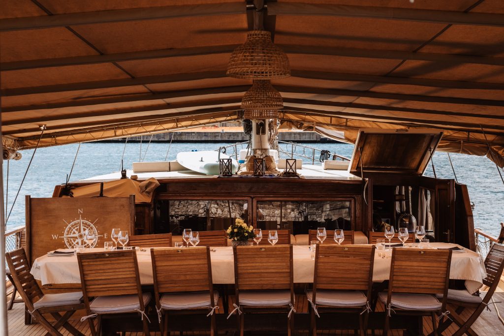 Yacht exterior image