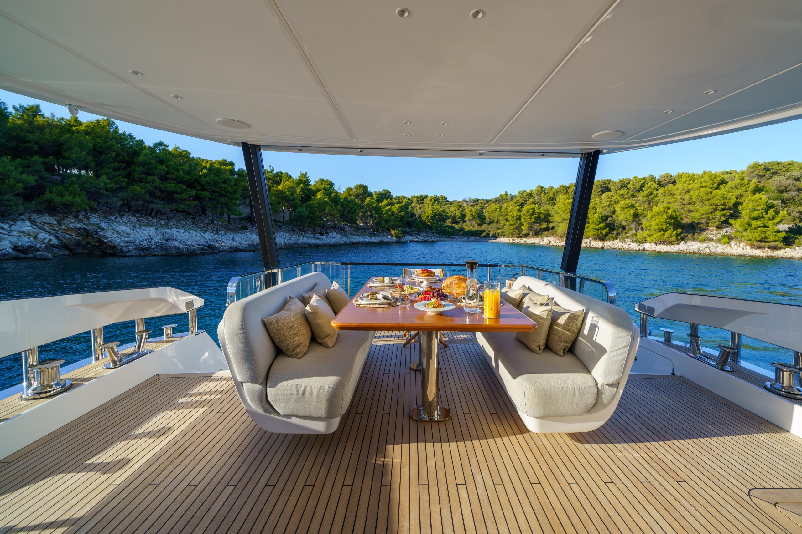 VIVA II Aft deck