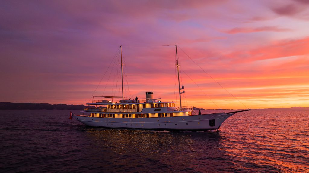 Yacht exterior image