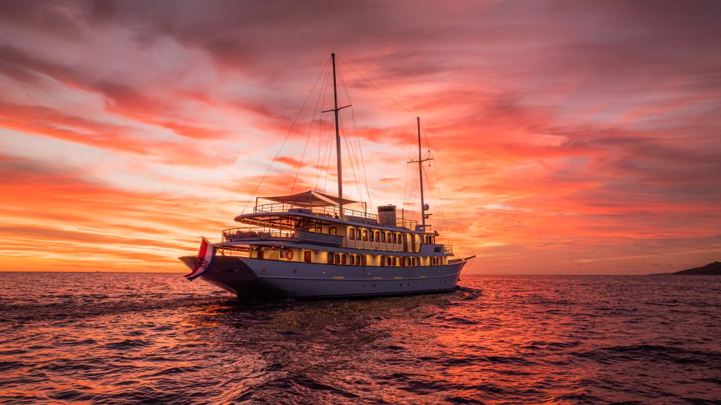 Yacht exterior image