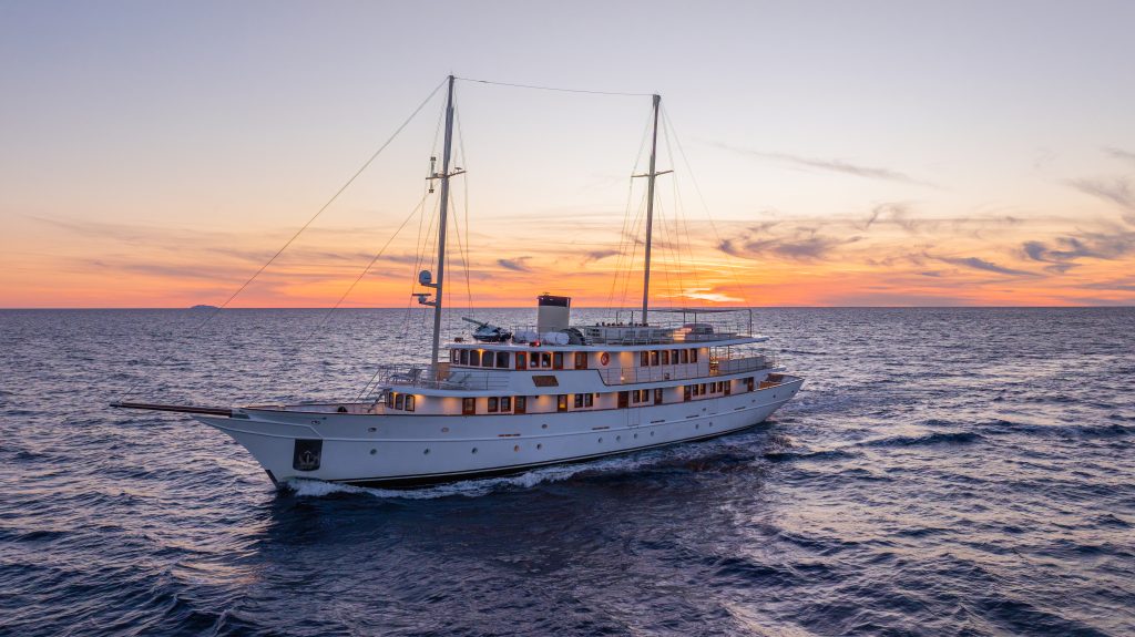 Yacht exterior image