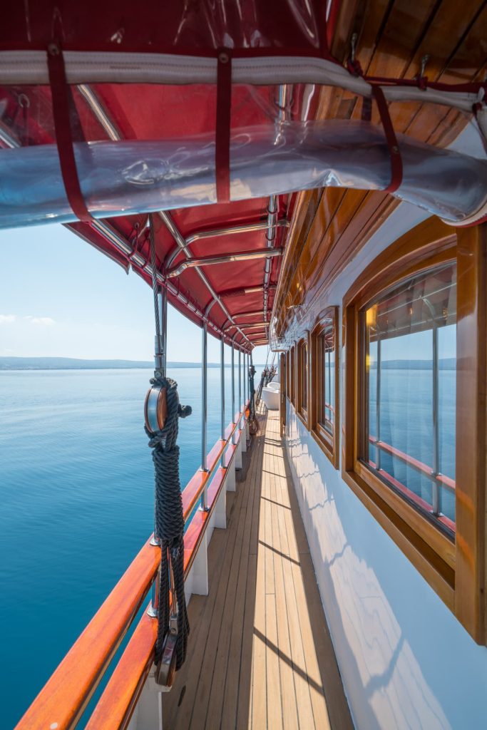 Yacht exterior image