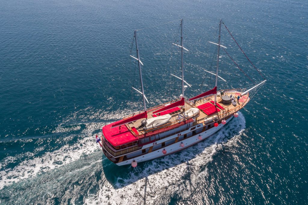 Yacht exterior image