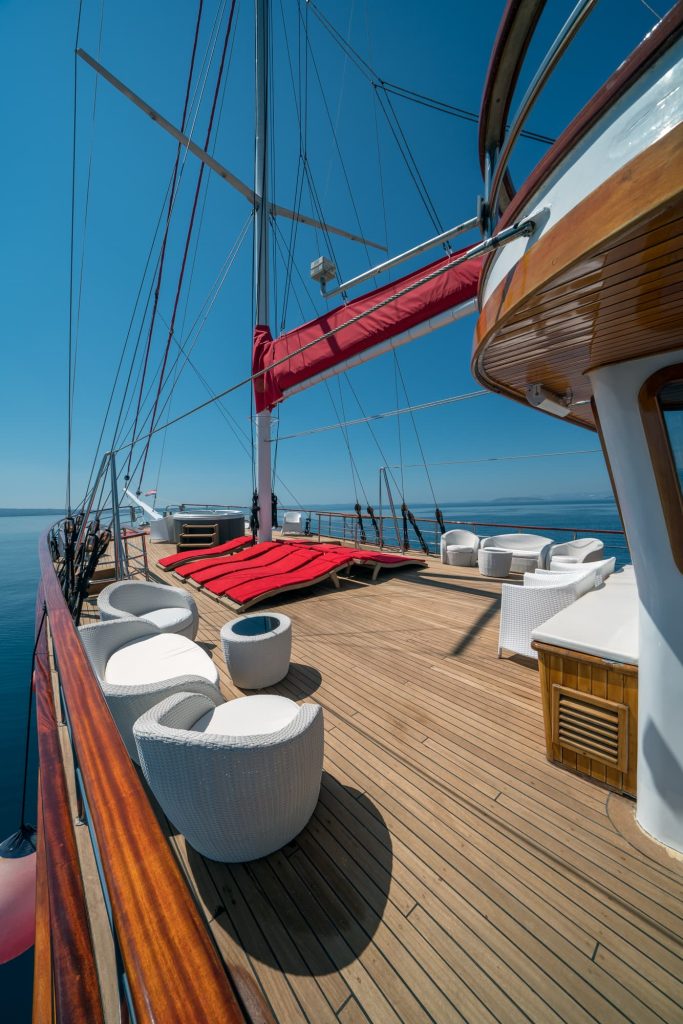 Yacht exterior image