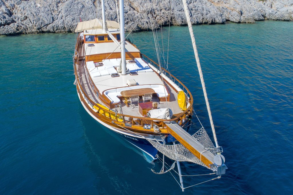 Yacht exterior image