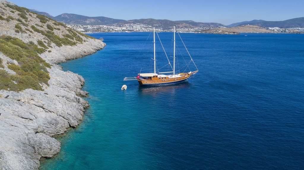 Yacht exterior image