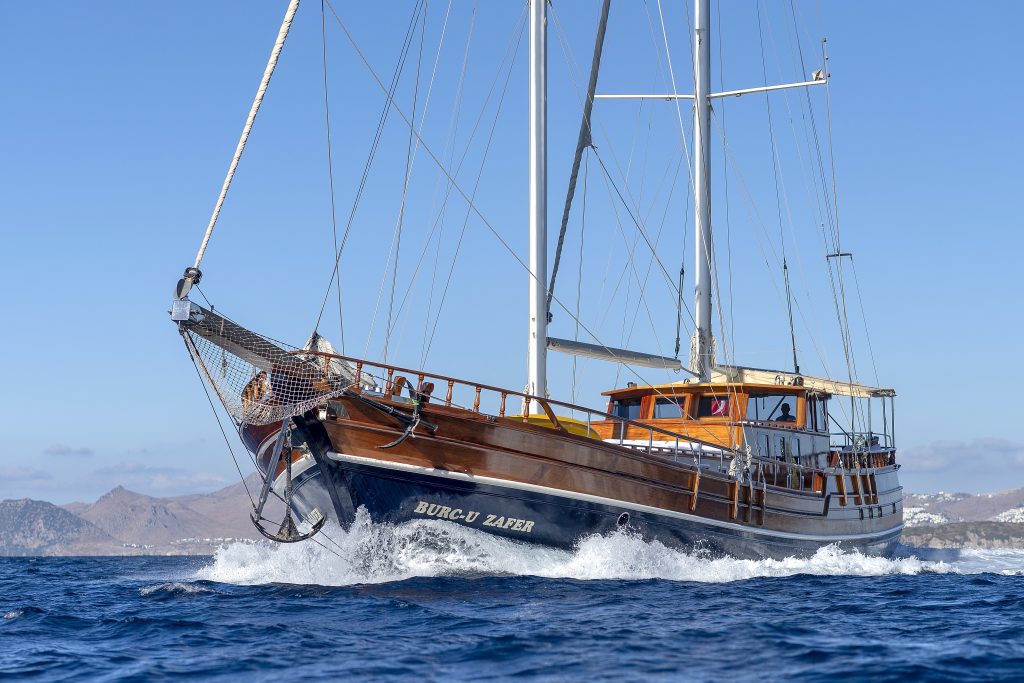 Yacht exterior image