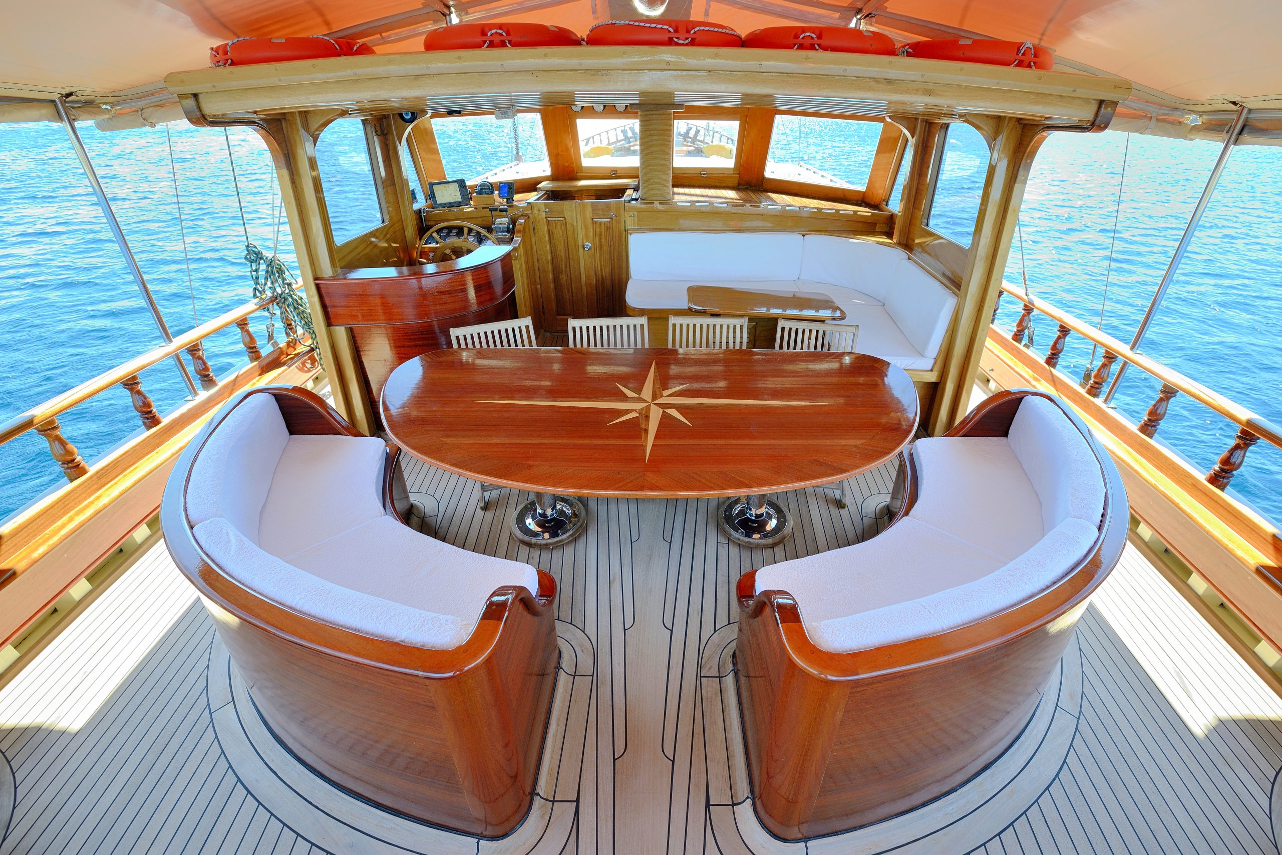 Yacht exterior image