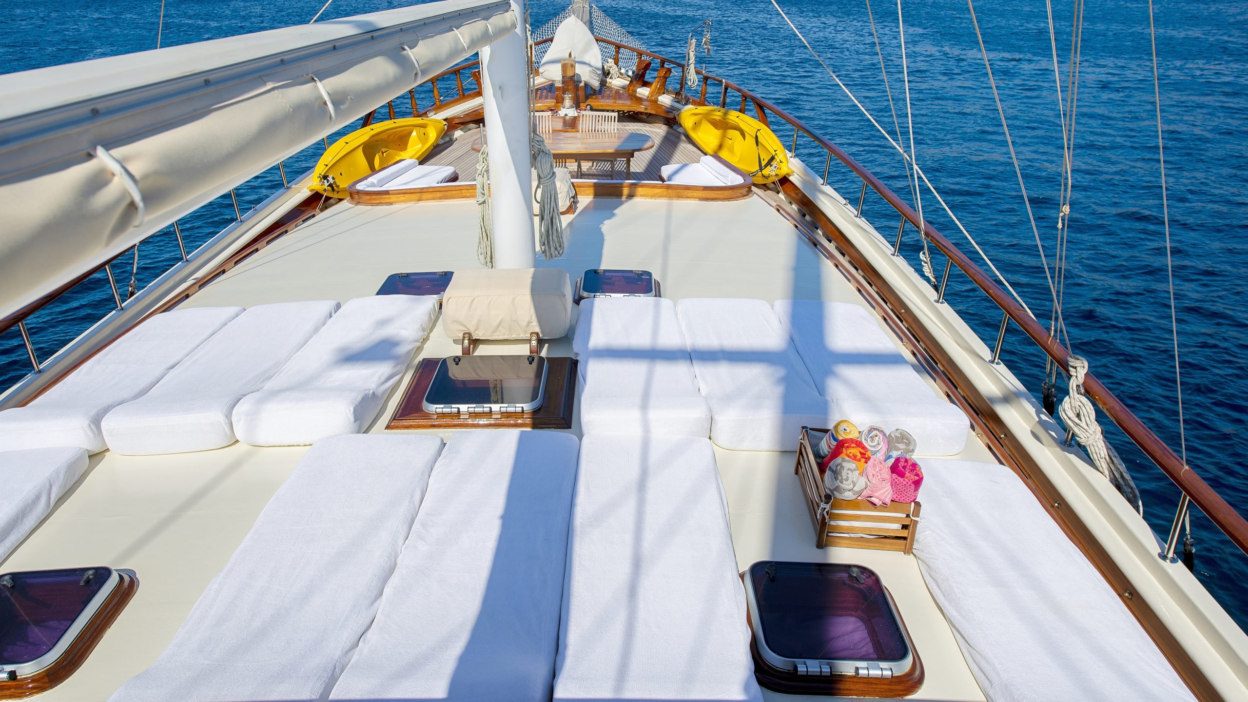 Yacht exterior image