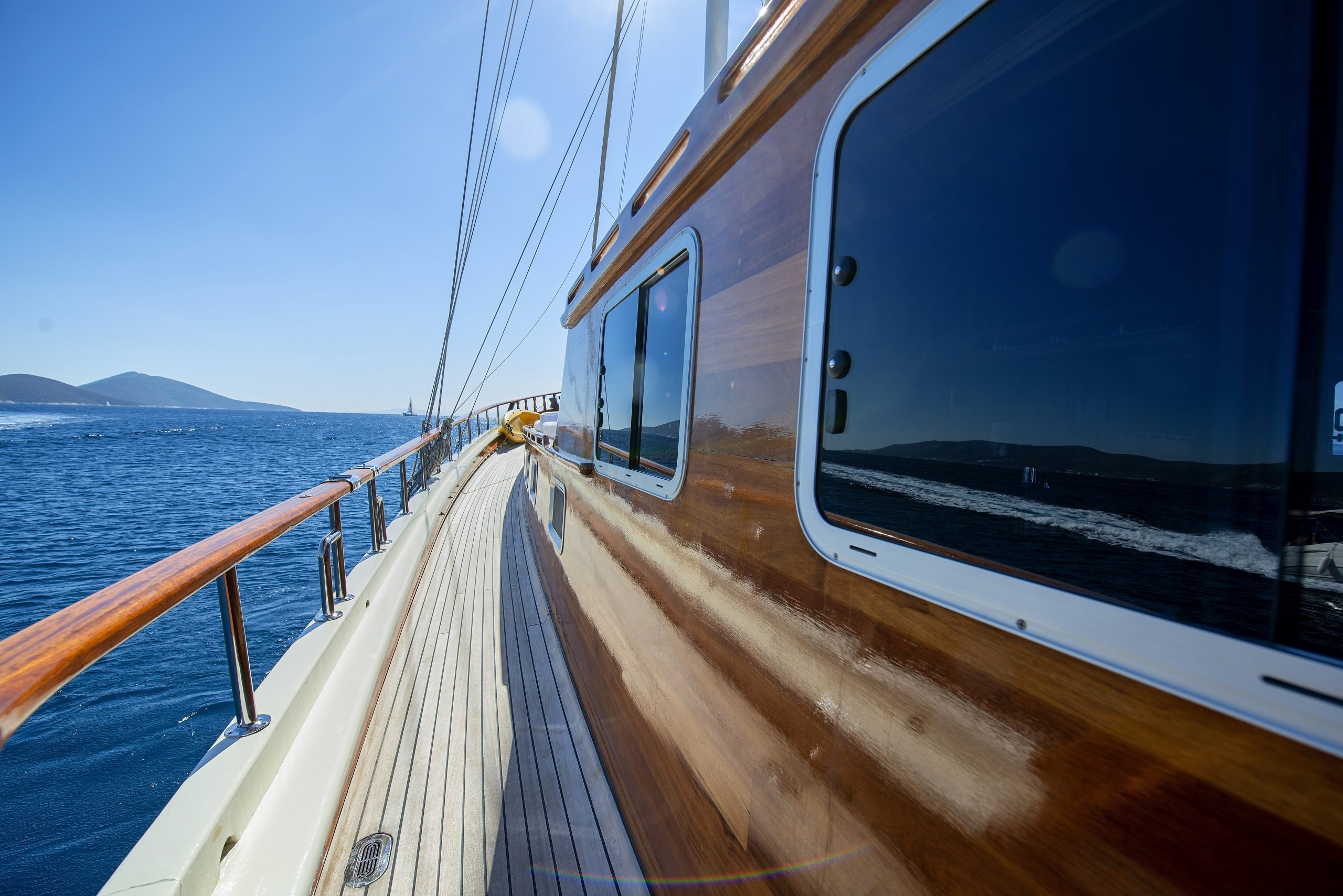 Yacht exterior image