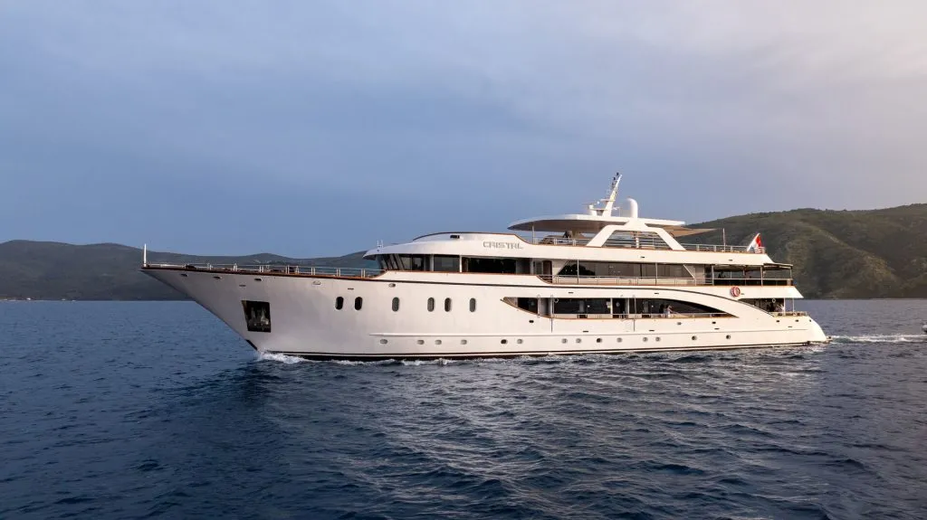 Yacht exterior image