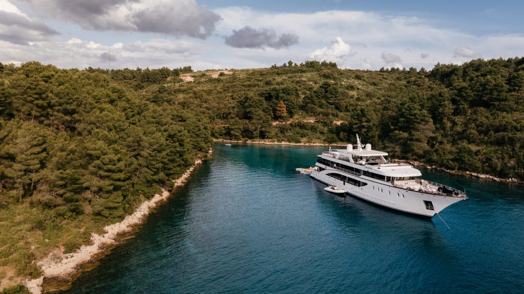 Yacht exterior image