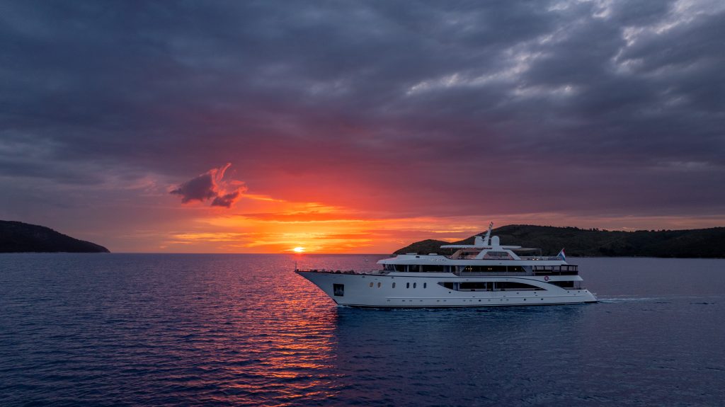 Yacht exterior image
