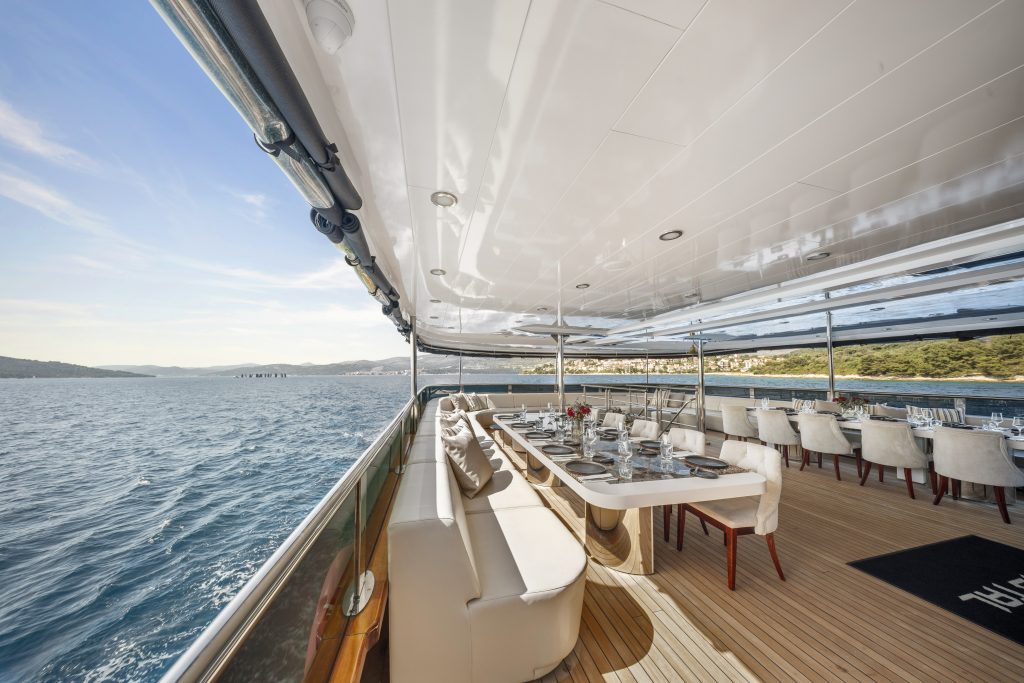 Yacht exterior image