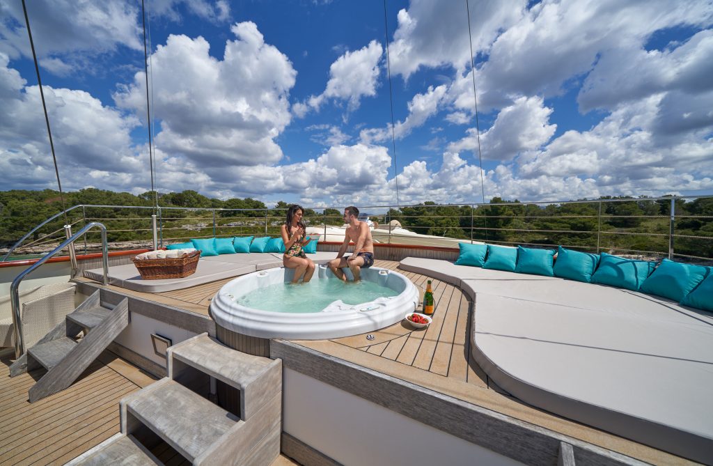 Yacht exterior image