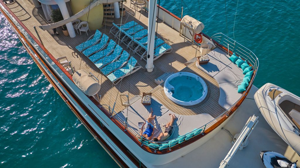 Yacht exterior image