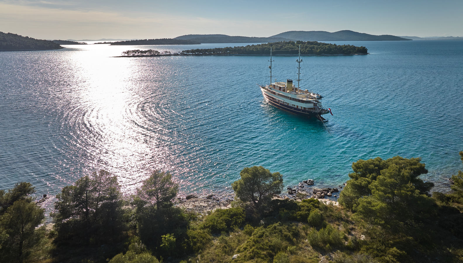 Yacht exterior image