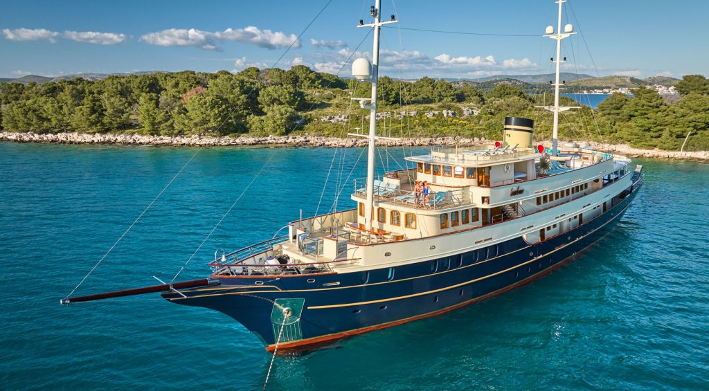 Yacht exterior image