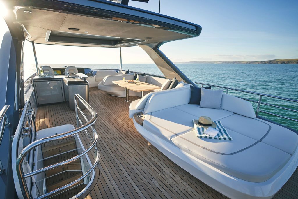 Yacht exterior image
