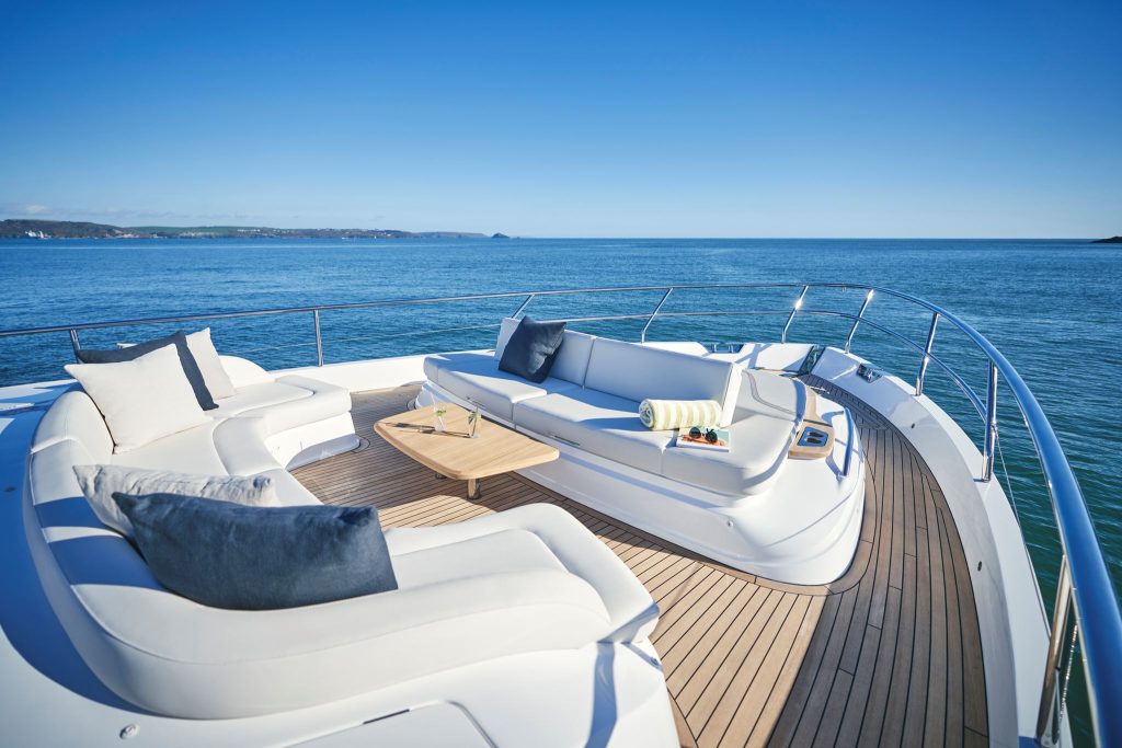 Yacht exterior image